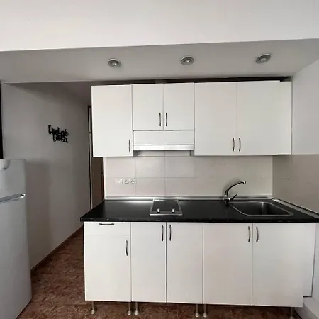 Estudio Con Tres Piscinas Comunitarias Y Pista De Tenis *